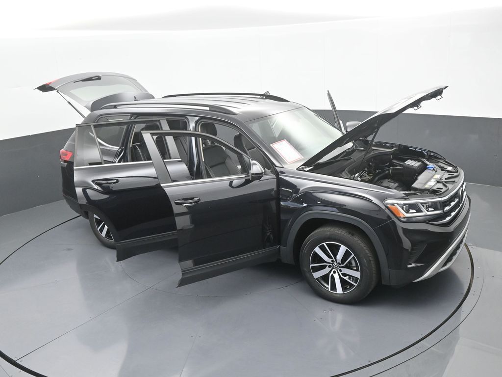 Used 2022 Deep Black Volkswagen 2.0T SE image 71