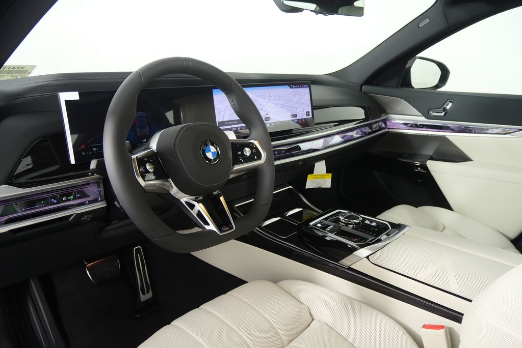 Thumbnail: 2026 BMW 7 Series - 13
