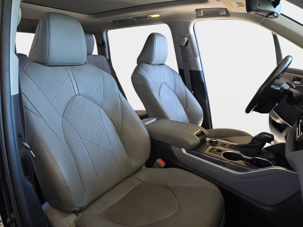 Used 2020 Blue Toyota Platinum image 12