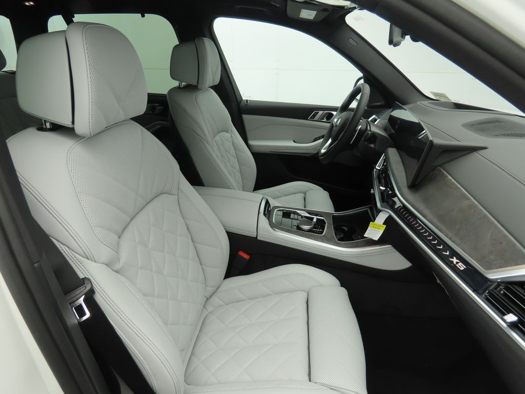 Thumbnail: 2026 BMW X5 - 21