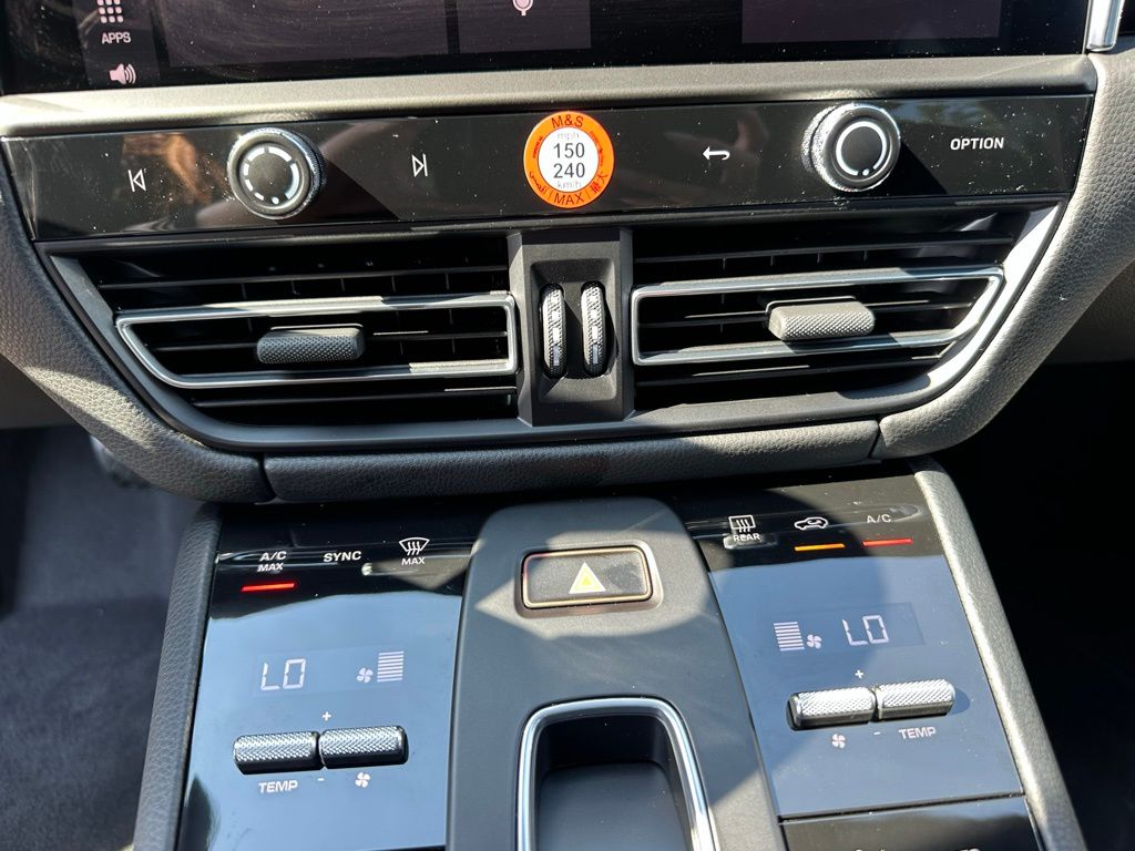 Thumbnail: 2026 Porsche Macan - 27