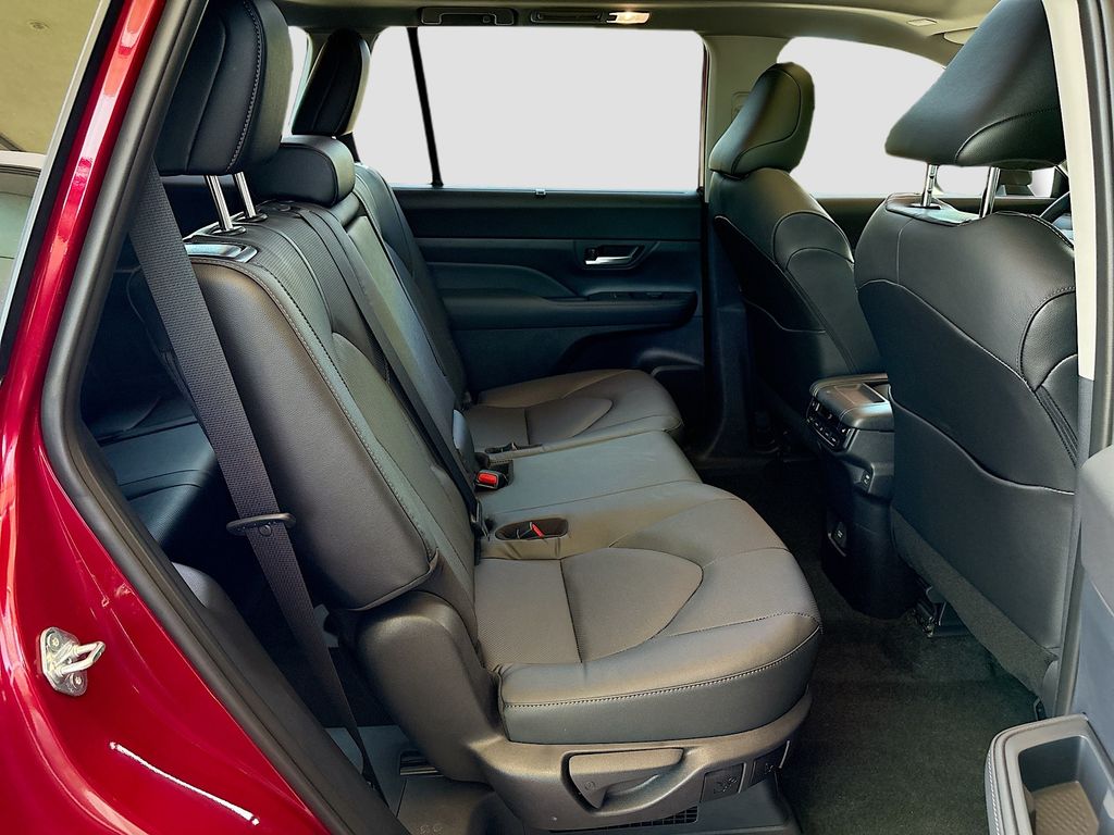Thumbnail: 2026 Toyota Grand Highlander - 22