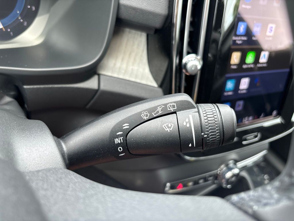 Used 2024 Volvo XC40 SUV