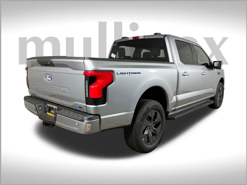 2025 Ford F-150 Lightning XLT photo 3