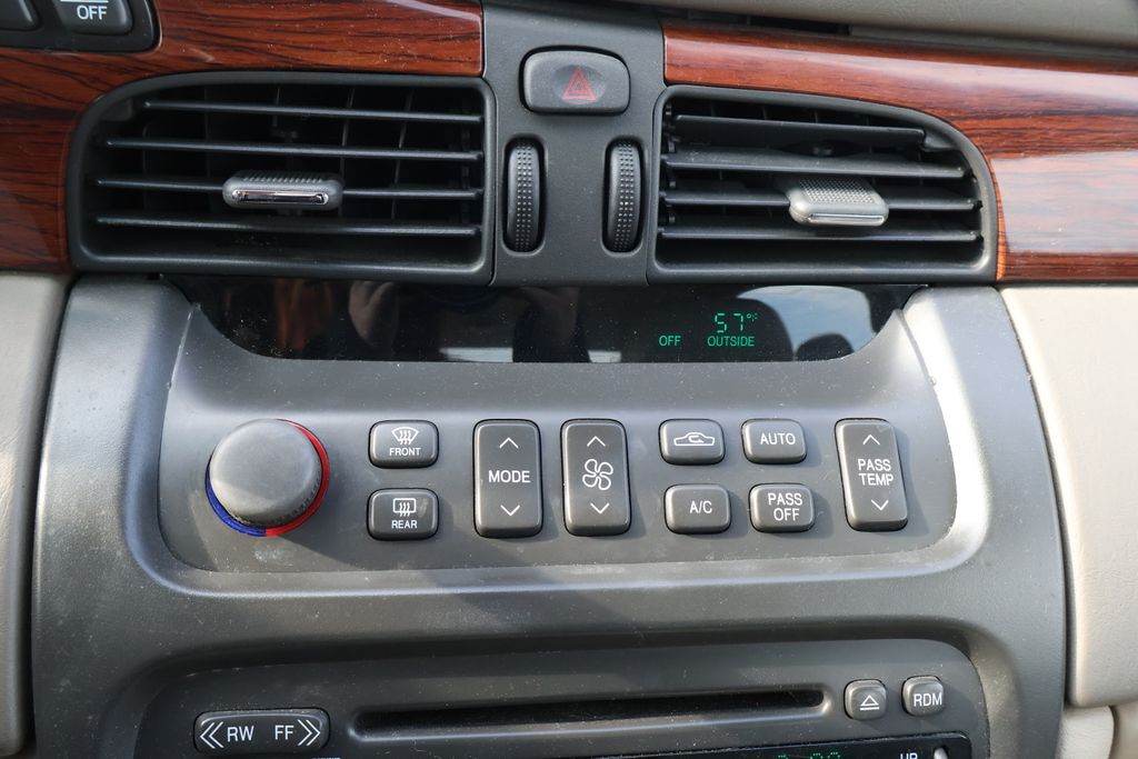 2001 Cadillac DeVille Base 24