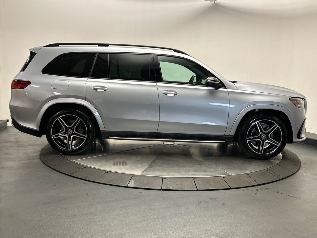 2025 Mercedes-Benz GLS 450 4MATIC 8