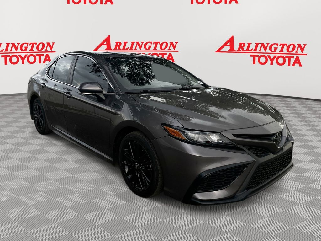 2024 Toyota Camry SE's photo