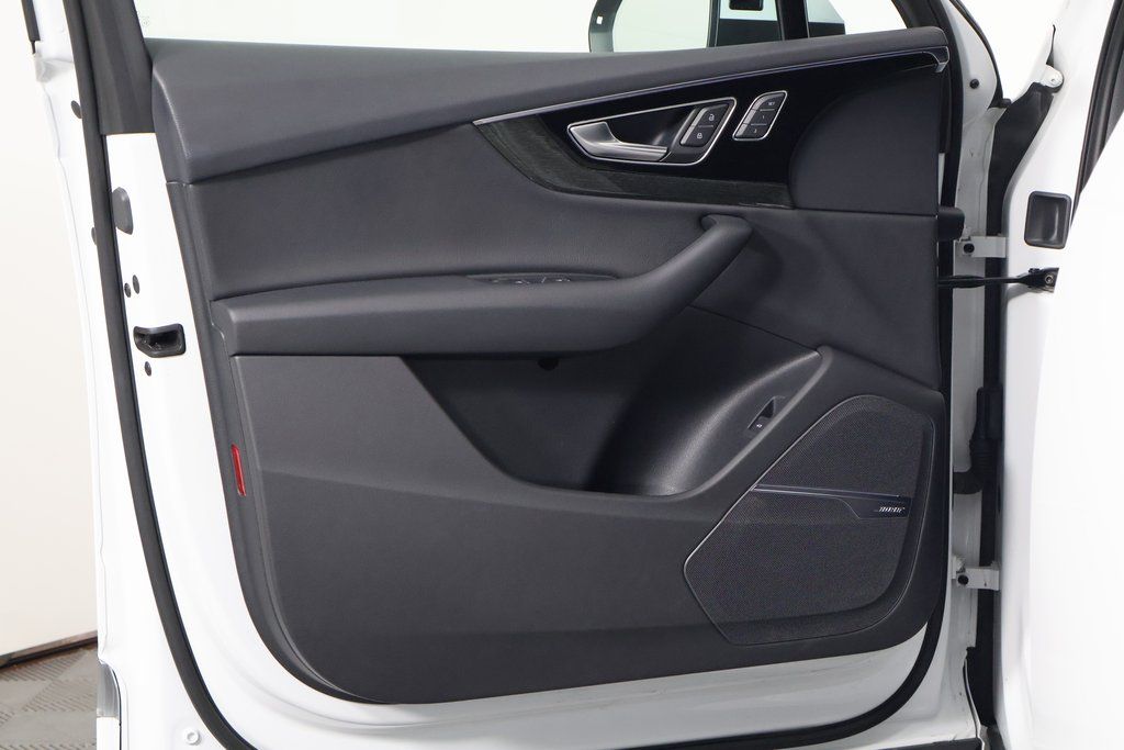 Thumbnail: 2019 Audi Q7 - 13