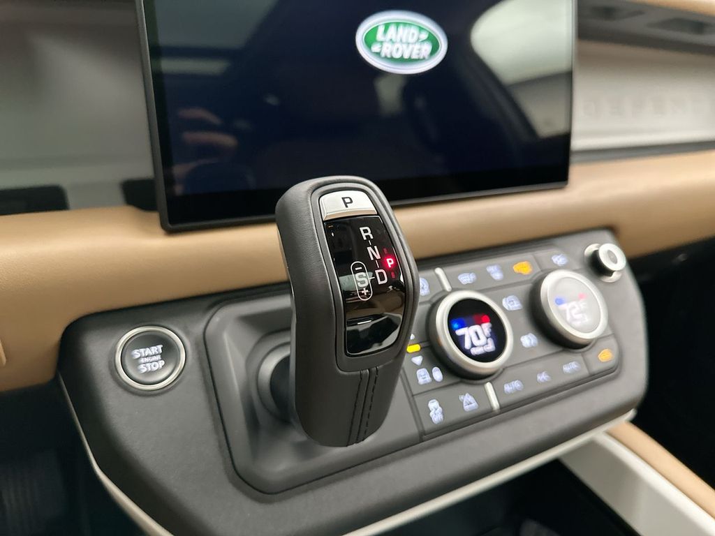 Thumbnail: 2025 Land Rover Defender - 24