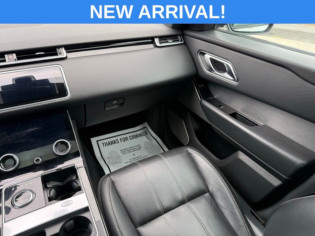 Used 2019 White Land Rover SE R-Dynamic image 36