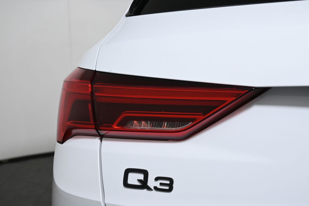 Thumbnail: 2025 Audi Q3 - 12
