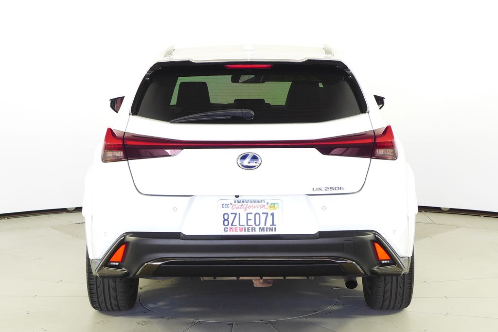 Thumbnail: 2022 Lexus UX - 8