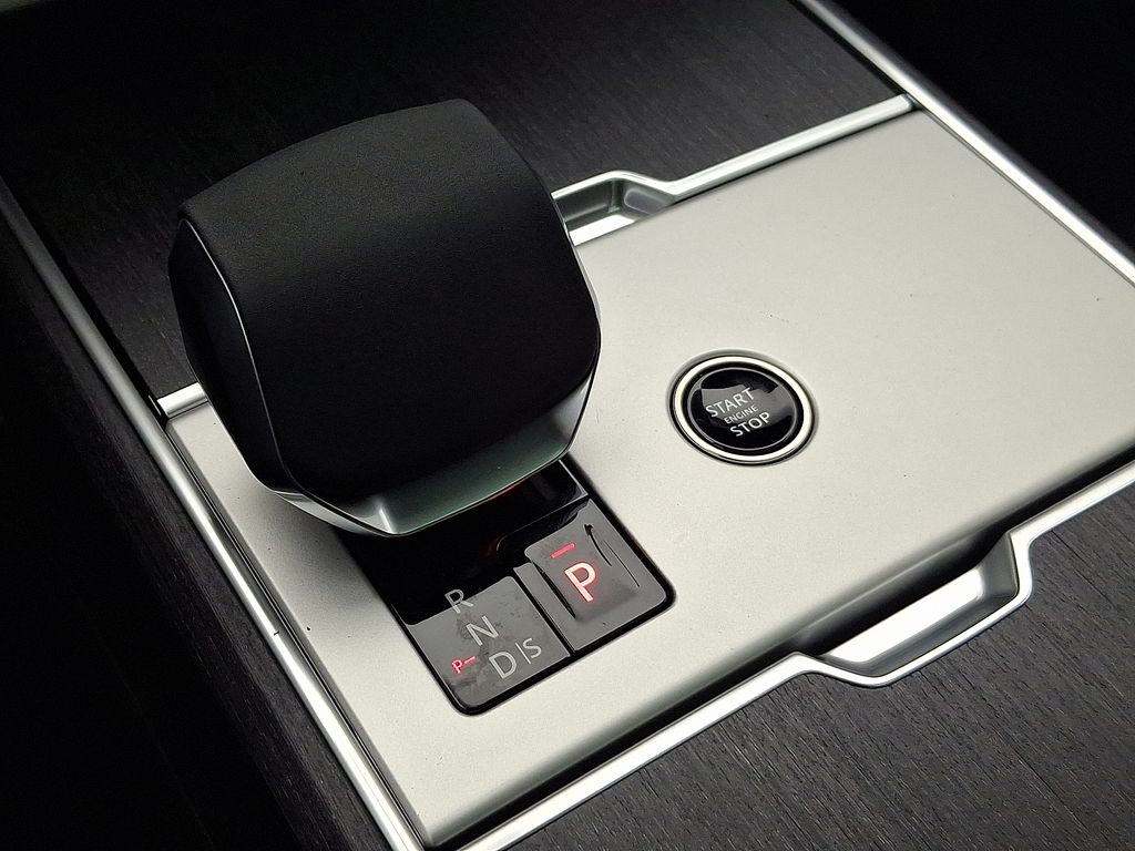 Thumbnail: 2025 Land Rover Range Rover - 10