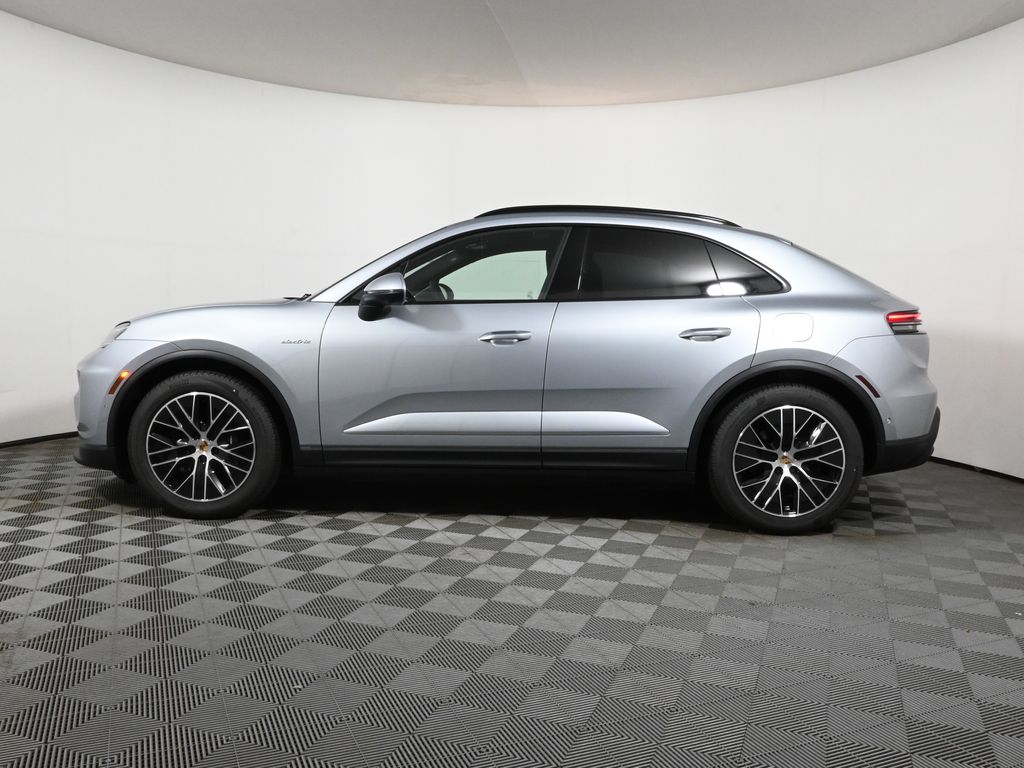 Thumbnail: 2025 Porsche Macan - 2