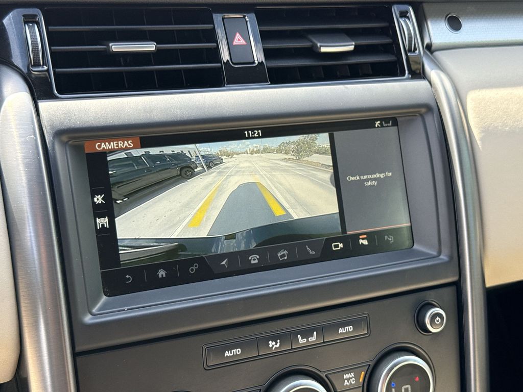 Thumbnail: 2020 Land Rover Discovery - 23