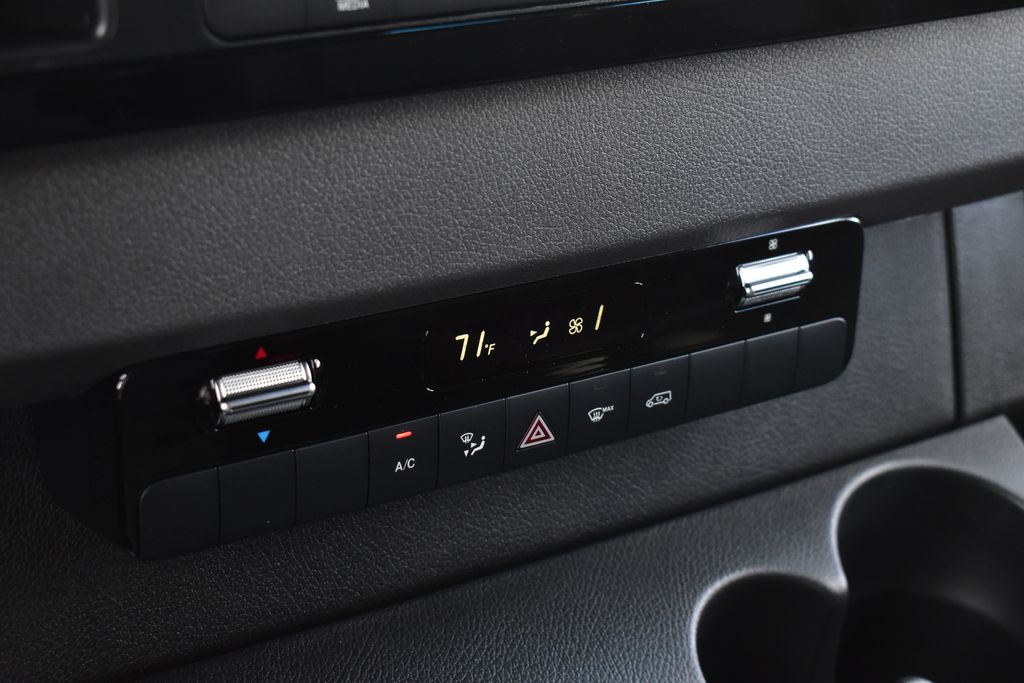 Thumbnail: 2025 Mercedes-Benz Sprinter - 20