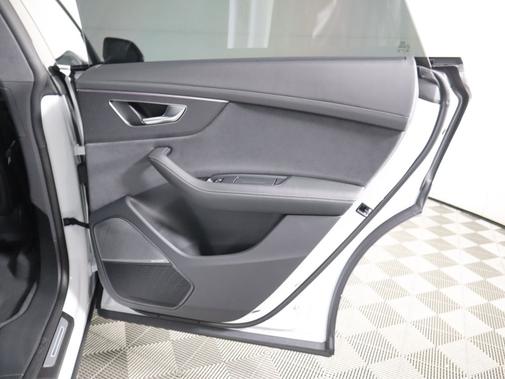 Thumbnail: 2025 Audi RS Q8 - 28