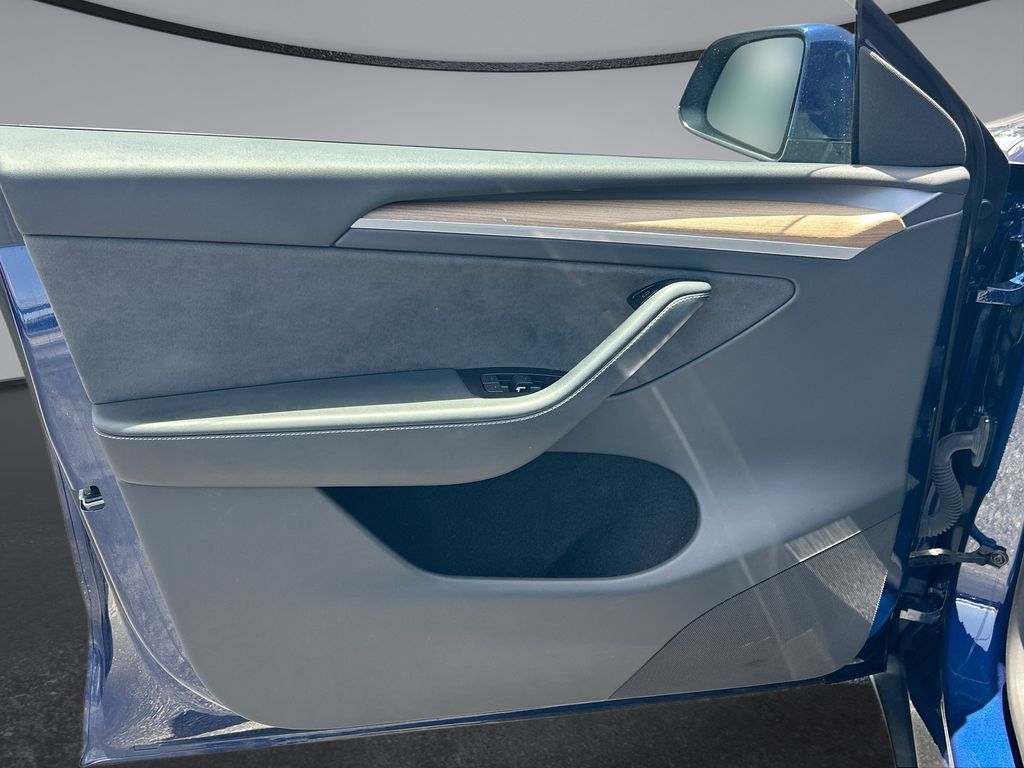 Thumbnail: 2023 Tesla Model Y - 32
