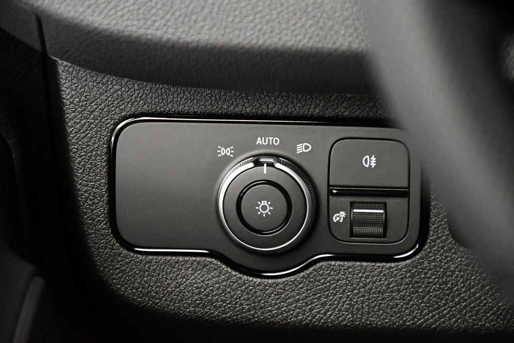 Thumbnail: 2025 Mercedes-Benz Sprinter - 13