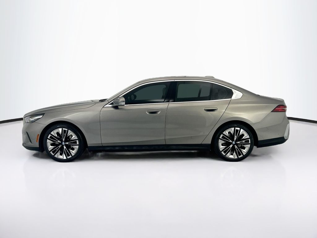 Thumbnail: 2025 BMW 5 Series - 2