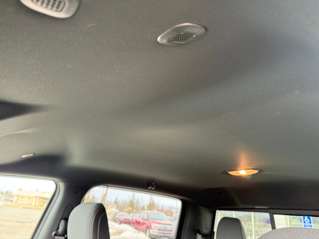 Certified Used 2021 White Ram Big Horn/Lone Star image 44