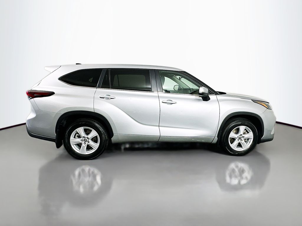 Thumbnail: 2024 Toyota Highlander - 4