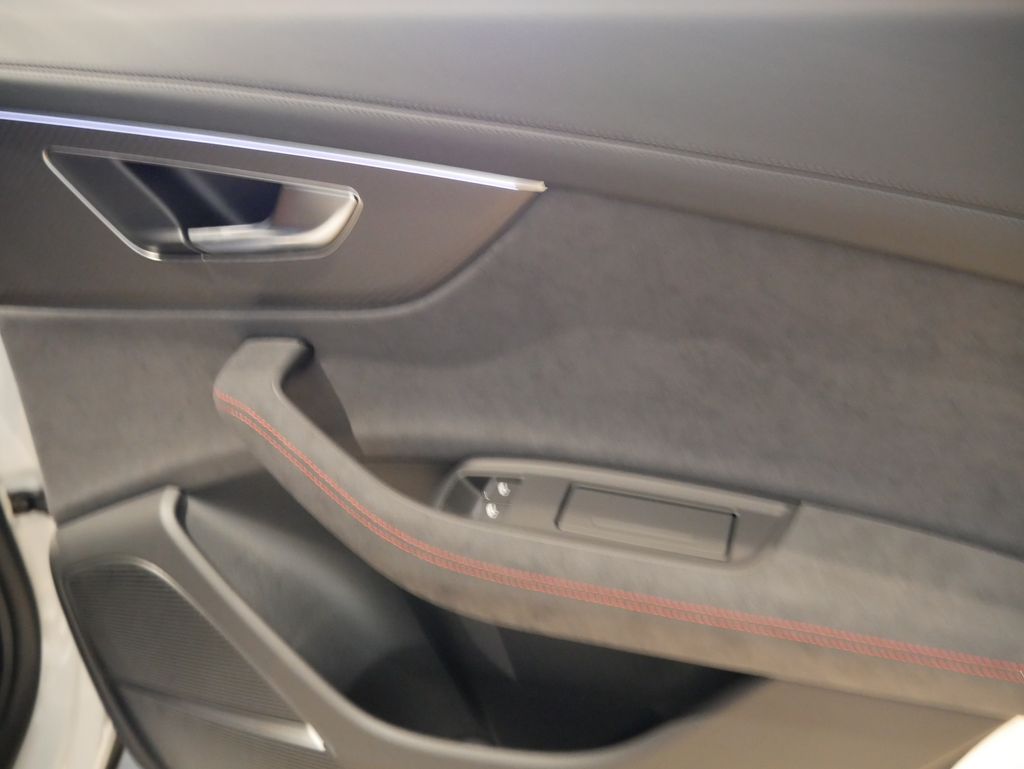 Thumbnail: 2026 Audi RS Q8 - 28