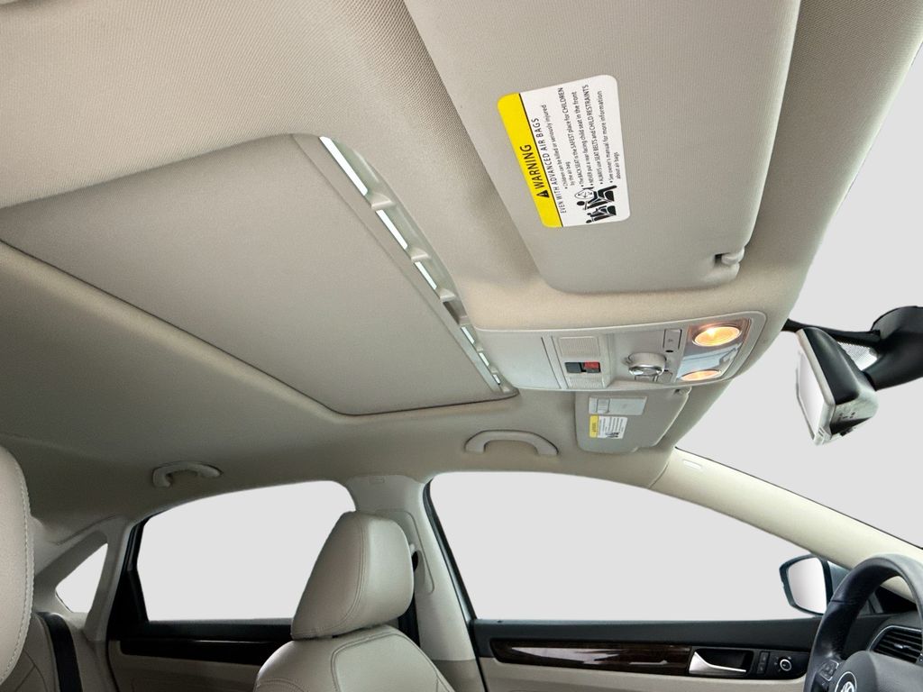 Thumbnail: 2015 Volkswagen Passat - 17