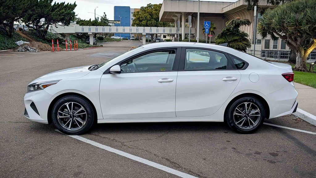 Used 2024 Kia Forte LXS 4D Sedan