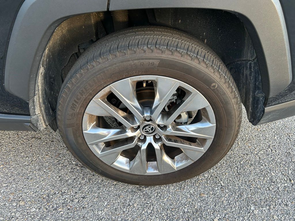 Thumbnail: 2021 Toyota RAV4 - 9