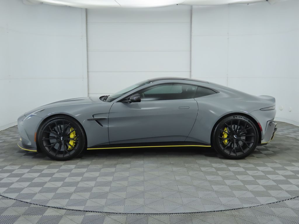 Thumbnail: 2025 Aston Martin Vantage - 8