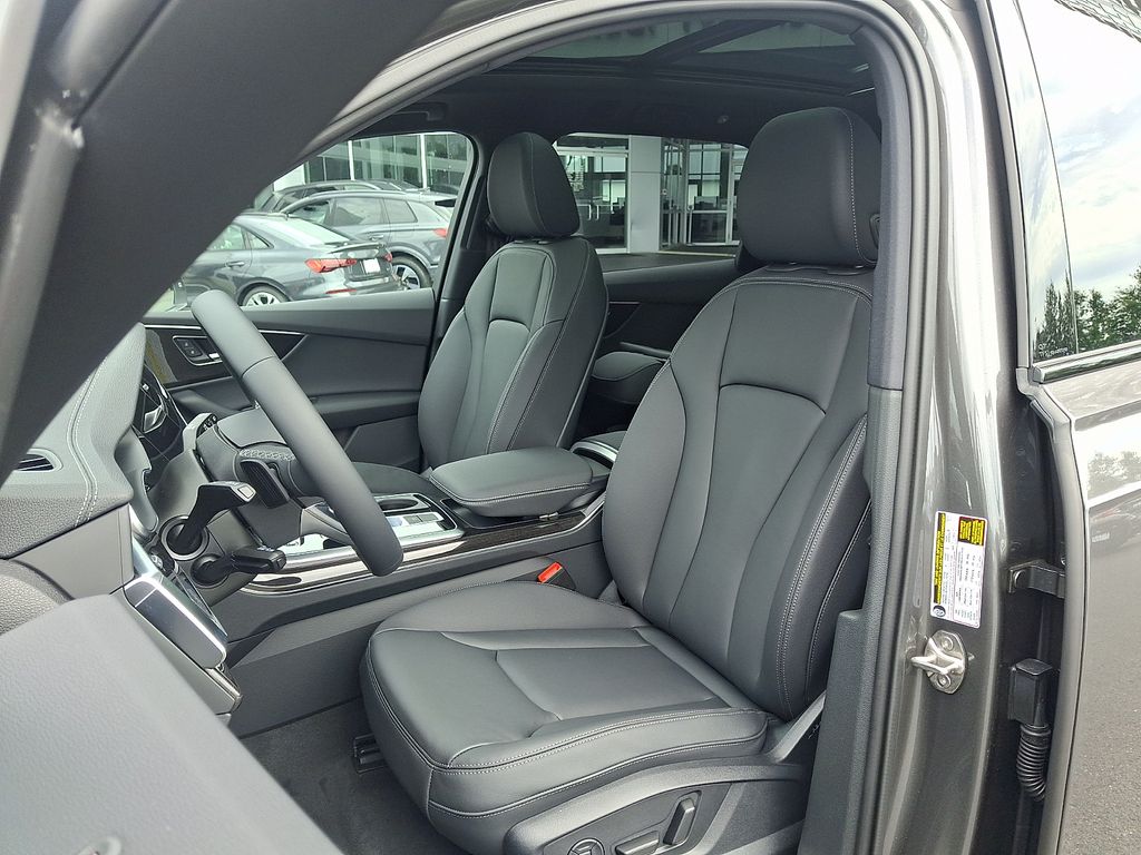 Thumbnail: 2026 Audi Q7 - 10