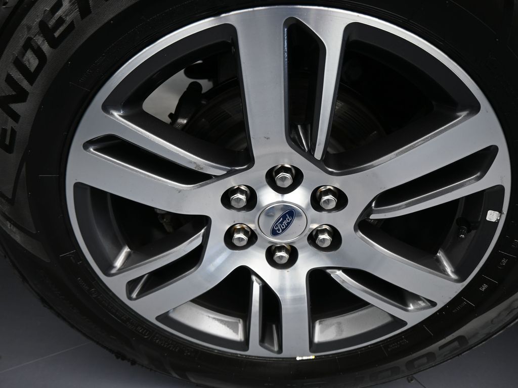 Used 2023 Silver Metallic Ford Limited image 49