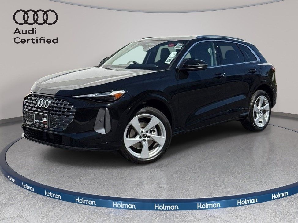 Mythos Black Metallic 2025 Audi Q5 quattro Premium Plus 40 TFSI SUV / Crossover All-Wheel Drive 7-Speed Automatic