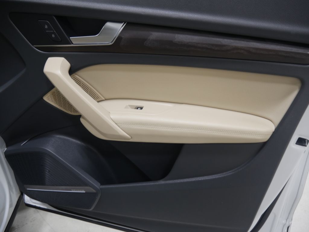 Thumbnail: 2020 Audi Q5 - 25