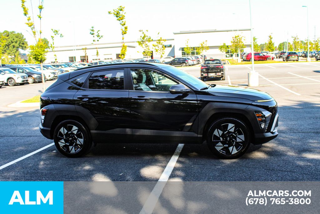 Used 2025 Black Hyundai SEL image 6