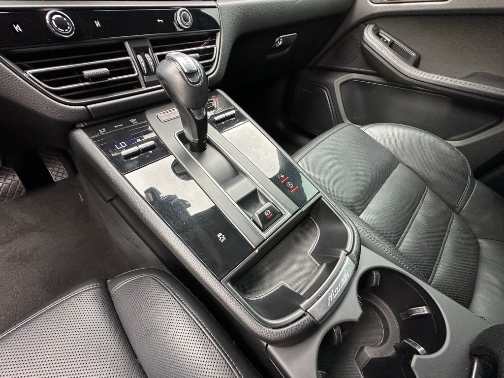 Thumbnail: 2022 Porsche Macan - 27