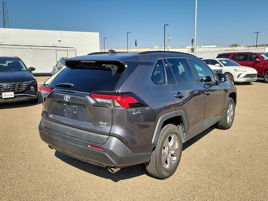 2022 Toyota RAV4 XLE - 9