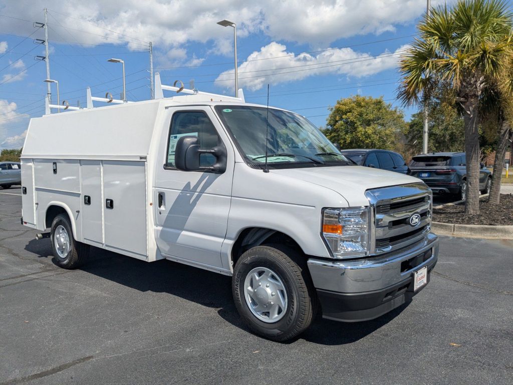 2026 Ford E-350 Cutaway 