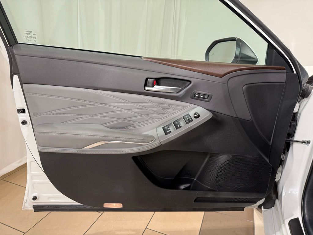 Thumbnail: 2020 Toyota Avalon - 14