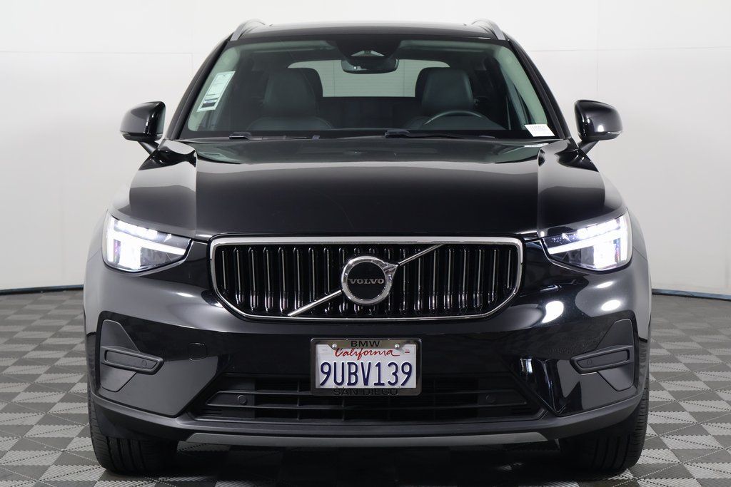 Thumbnail: 2025 Volvo XC40 - 2