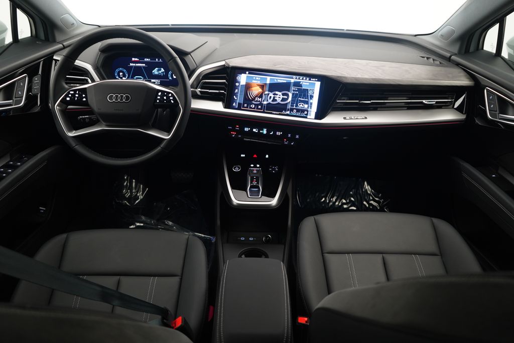 Thumbnail: 2023 Audi Q4 e-tron - 8