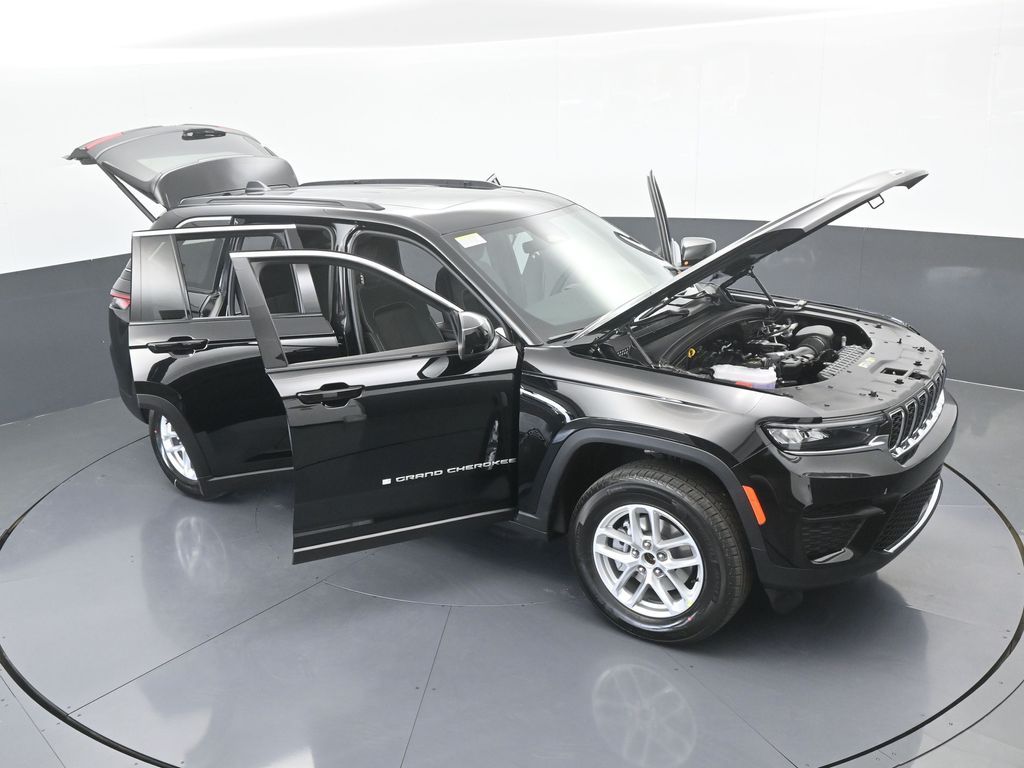 New 2026 Diamond Black Crystal Pearlcoat Jeep Laredo X image 68