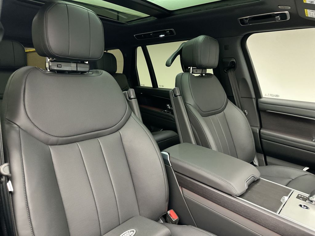 Thumbnail: 2025 Land Rover Range Rover - 6