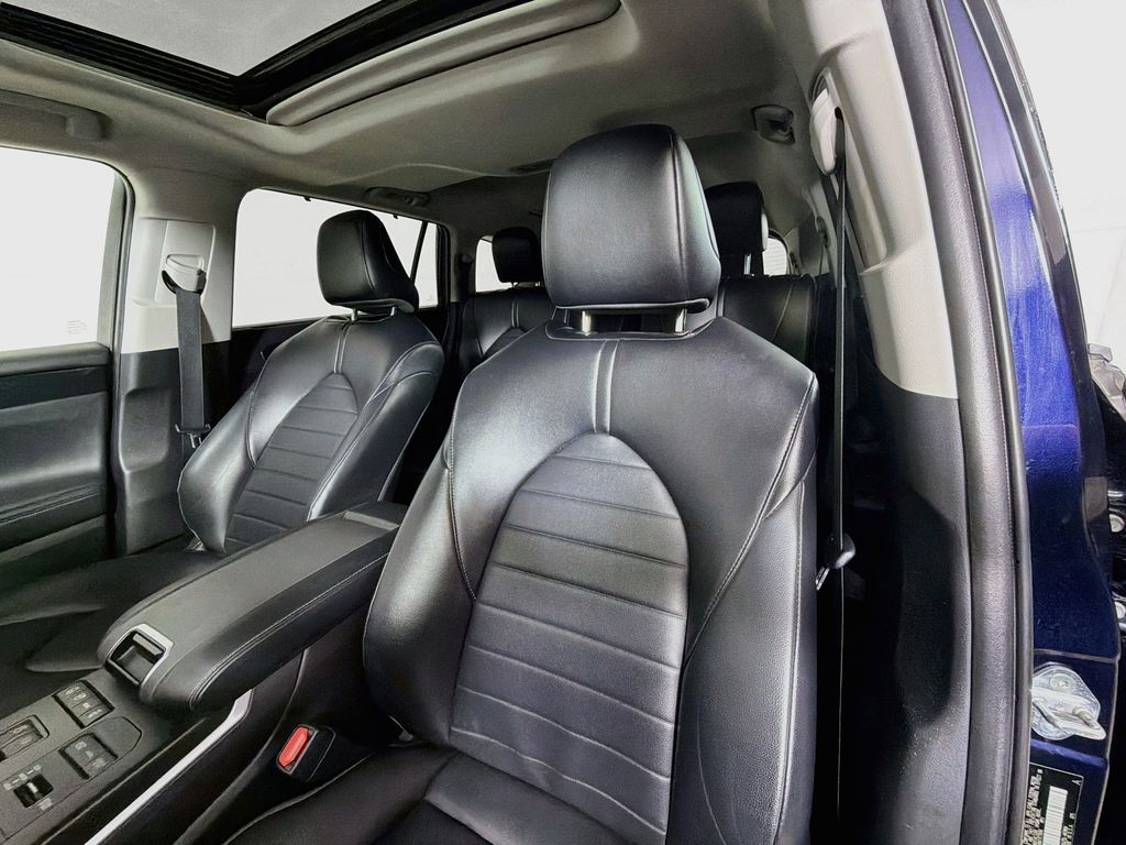 Used 2022 Toyota Highlander SUV