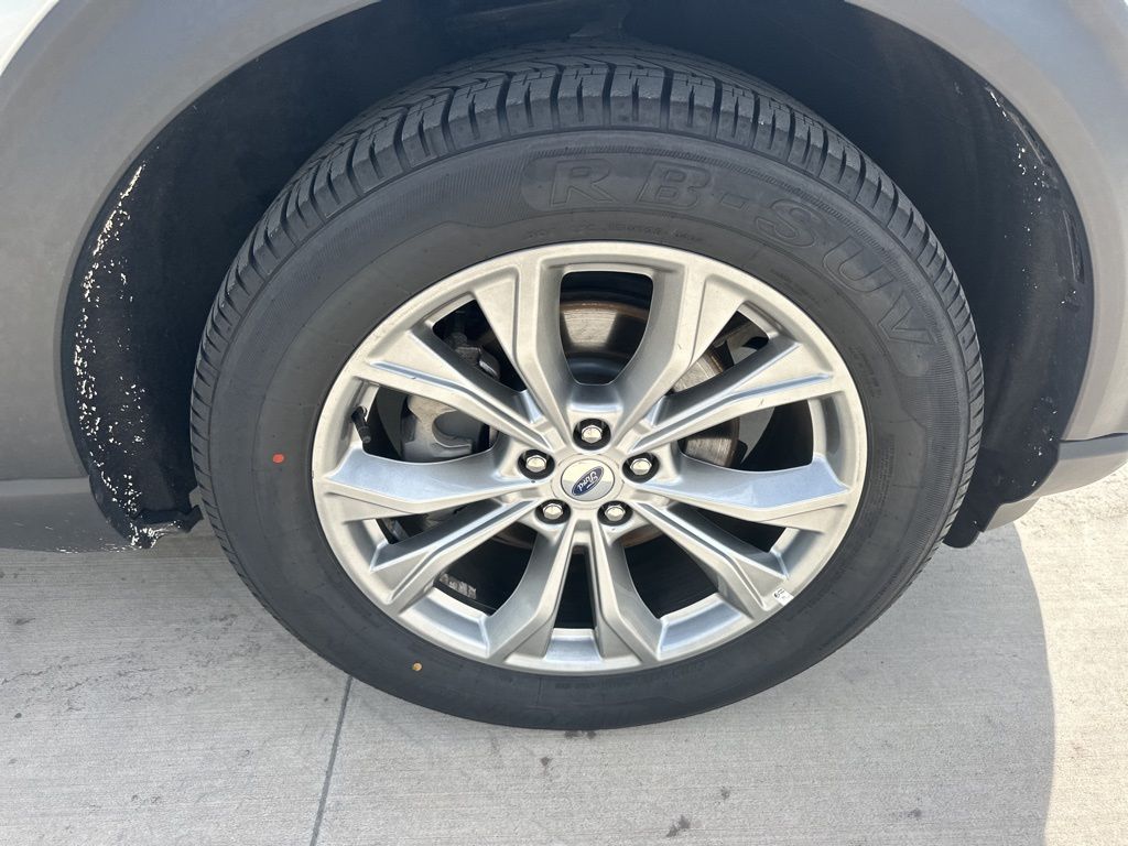 2023 Iconic Silver Metallic Ford Explorer Limited RWD SUV