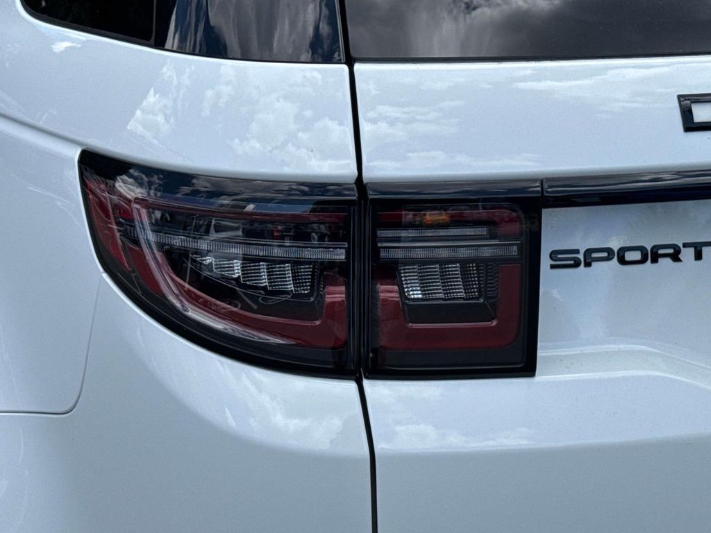 Thumbnail: 2025 Land Rover Discovery Sport - 10