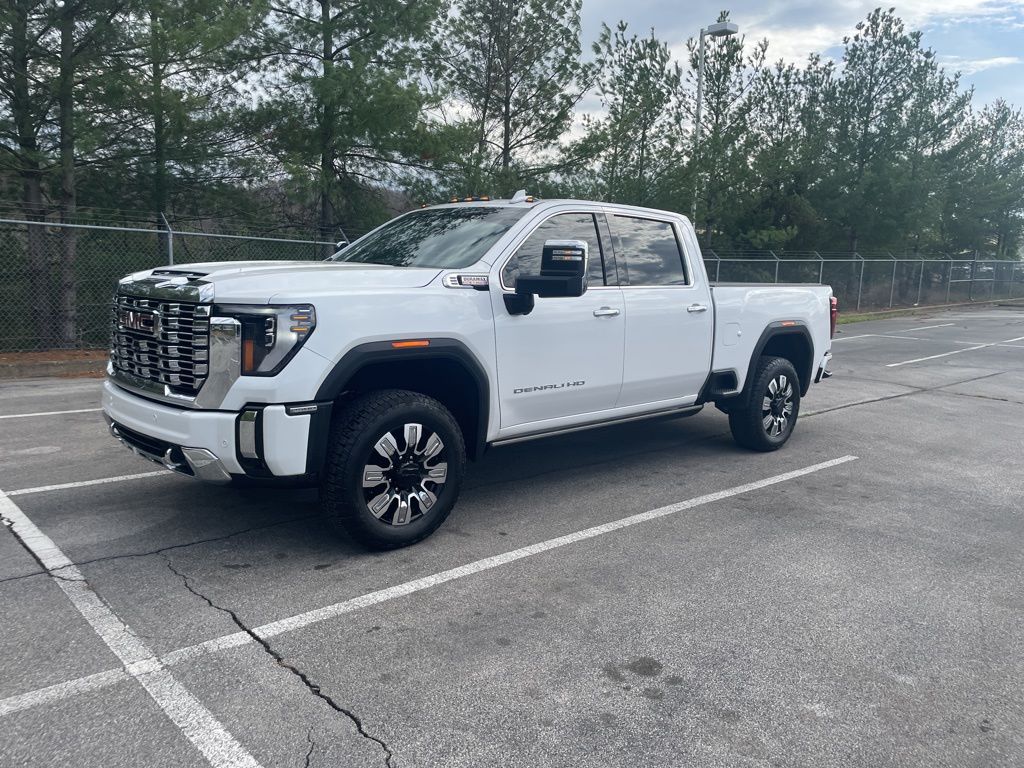 White Frost Tricoat 2024 GMC Sierra 2500HD Denali Crew Cab 4WD Pickup Truck Four-Wheel Drive Automatic