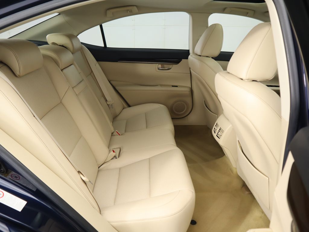 2013 Lexus ES 350 23