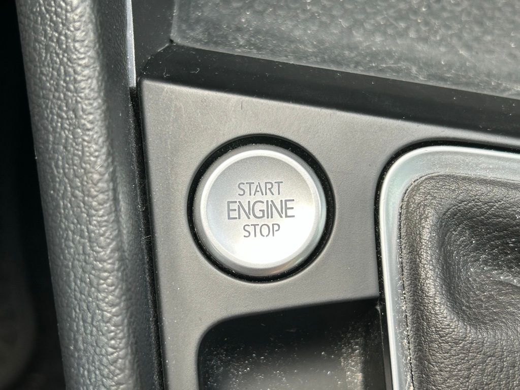 Thumbnail: 2023 Volkswagen Jetta - 28